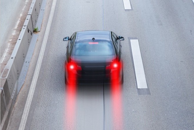 Car-With-Brake-Lights-On