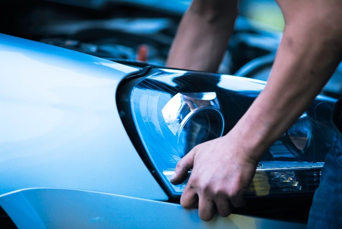 Mechanic-Removing-Headlight-Cover