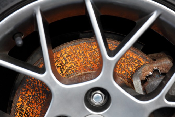 rust-on-car-brake-pad-rotor rust-on-car-brake-pad-rotor